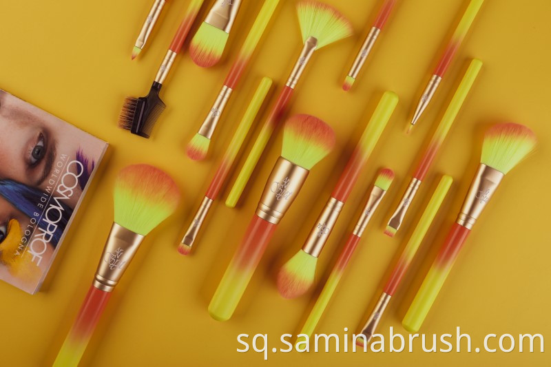 Makeup Brush 1300 Details 02